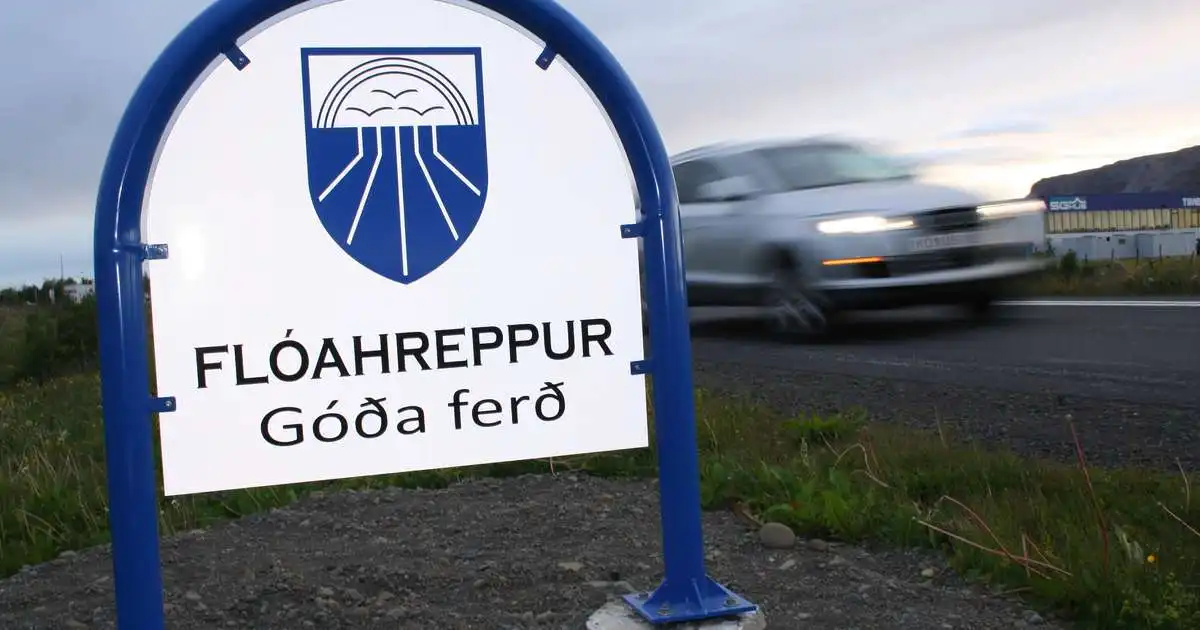 Laun oddvita og sveitarstjóra Flóahrepps lækkuð