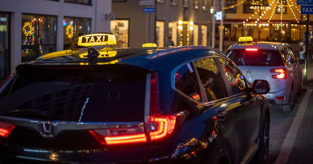 Laus úr haldi eftir að hafa ráðist á kvenkyns leigubílstjóra