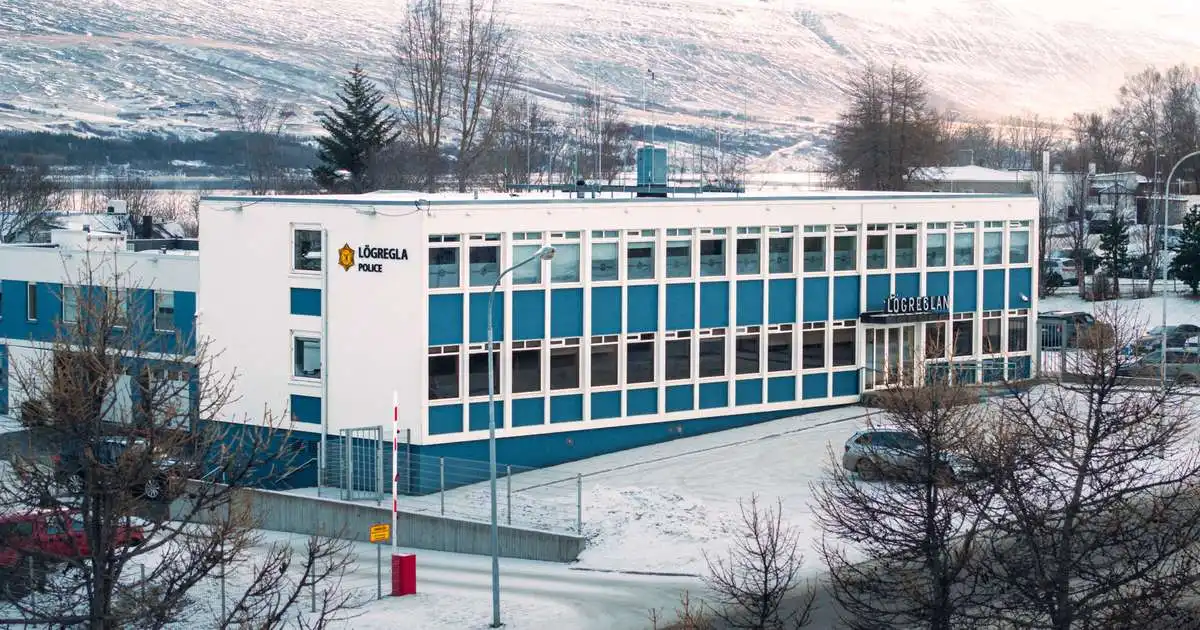 Lausir úr haldi á Akureyri