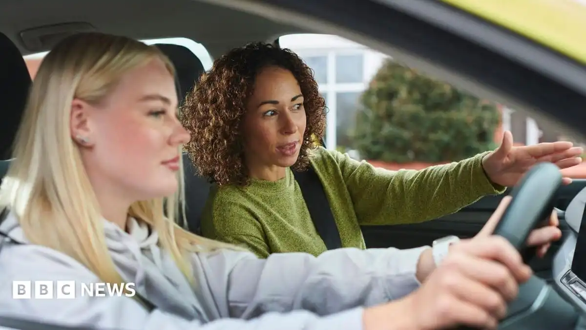 Learner drivers still waiting 20 weeks to book tests