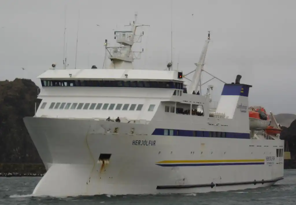 Leggja áherslu á mikilvægi Herjólfs III. á meðan veita á heimild til að selja skipið