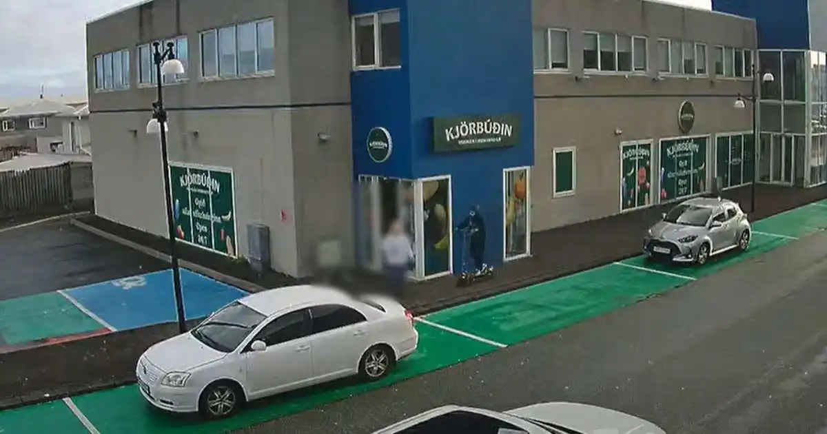Leita að ökumanni hlaupahjóls sem ók á gangandi vegfaranda