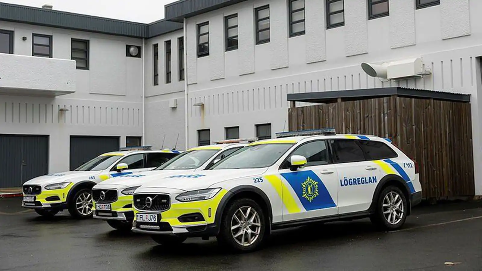 Leita manna sem grunaðir eru um hópárás - Vísir