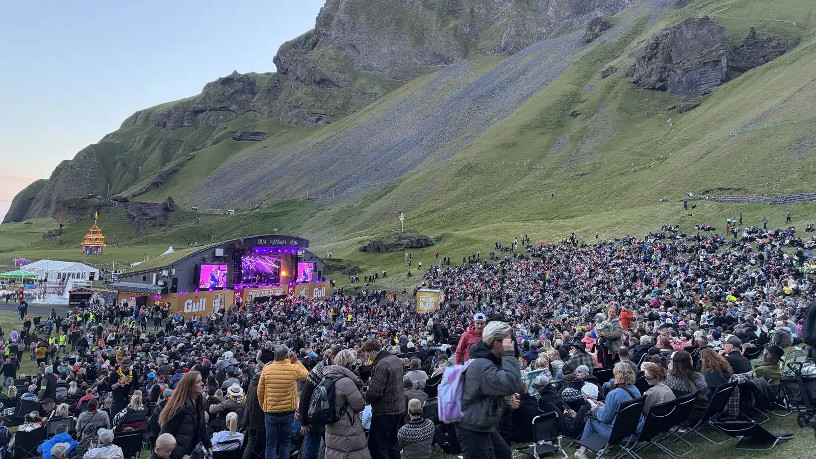 Leita ó­þekkts á­rásar­manns á Þjóð­há­tíð - Vísir
