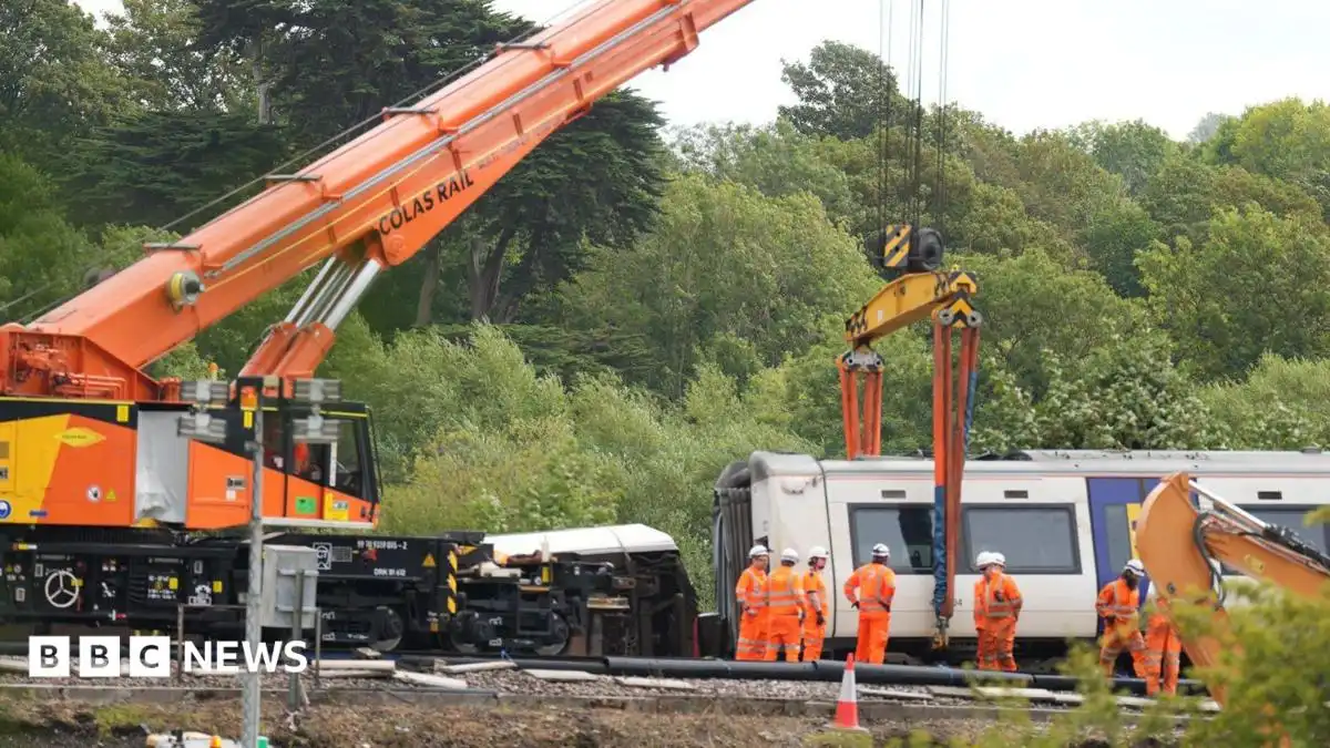 Lewes train derailment carriages moved amid track defect probe