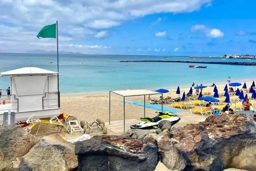 Lifeguard rescues man from sea in Playa Blanca