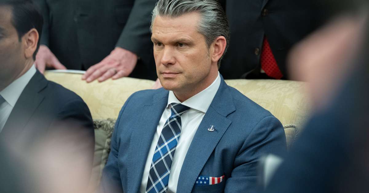 Líklegt þykir að þingnefnd gangi eftir svörum stríðsmálaráðherrans um stöðu styrjaldarinnar