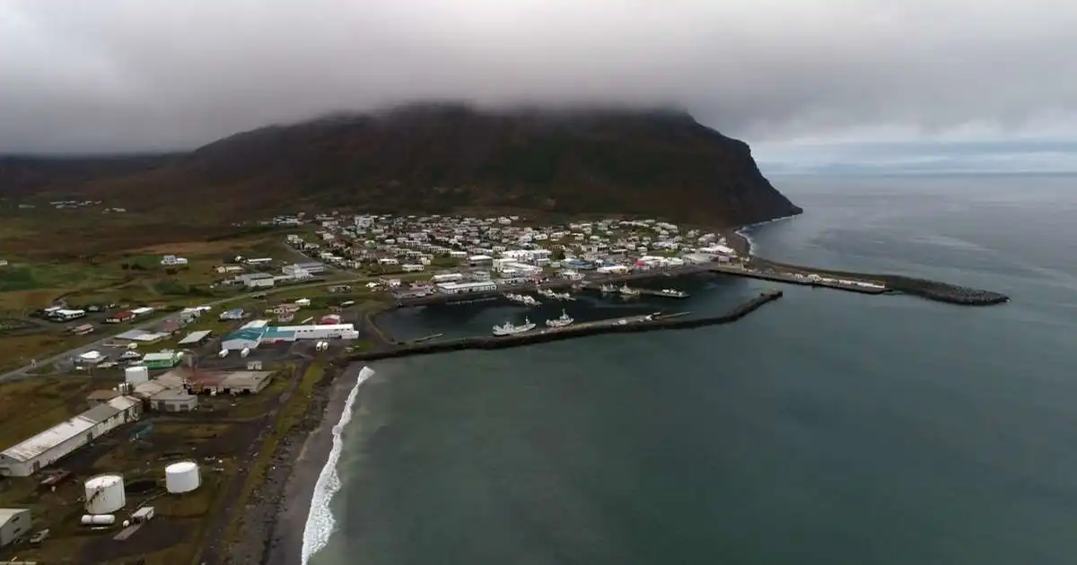 Líkur á snjókomu á Vestfjörðum og áfram skriðuhætta