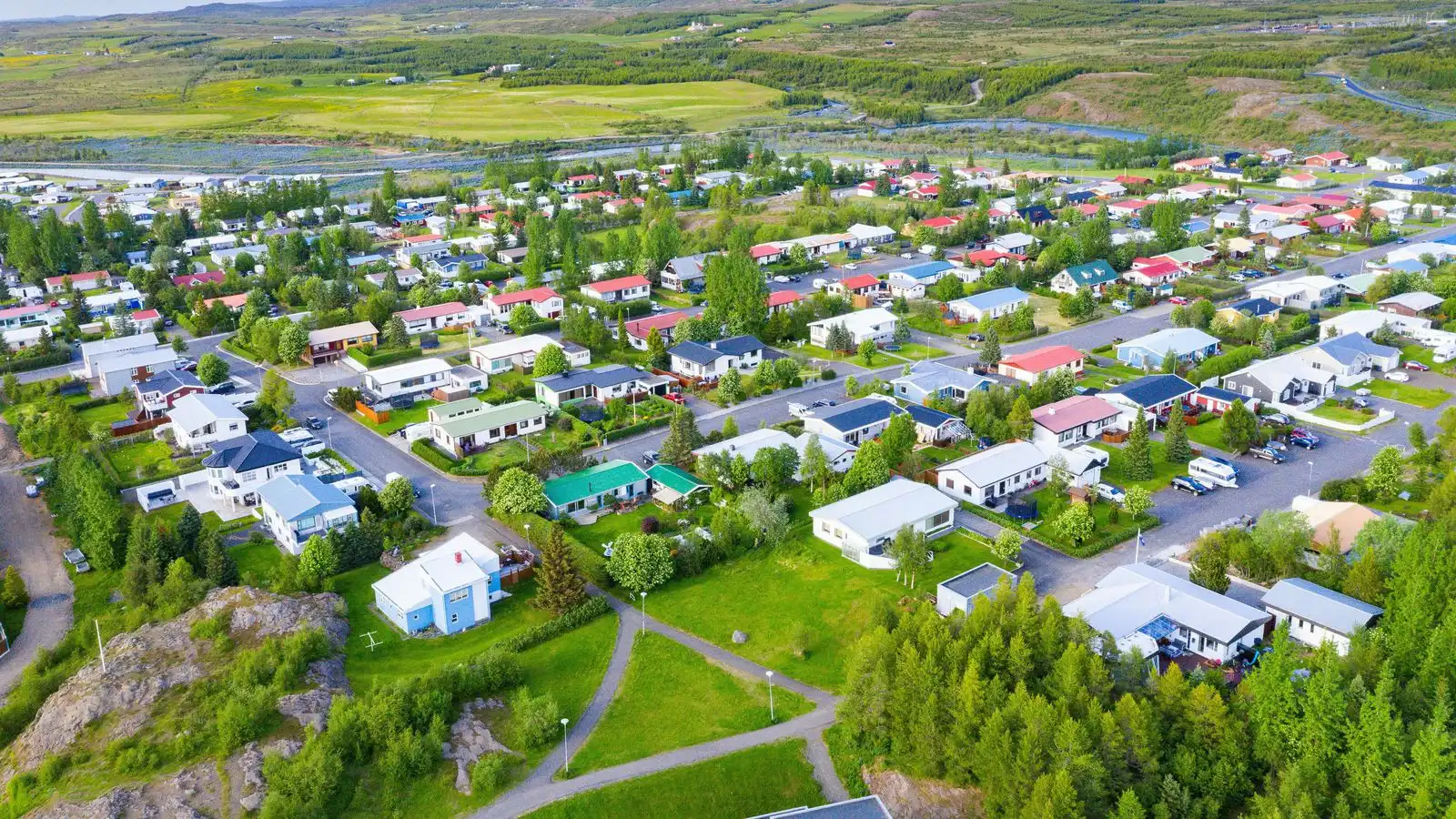Líkur á stöku skúrum fyrir austan - Vísir