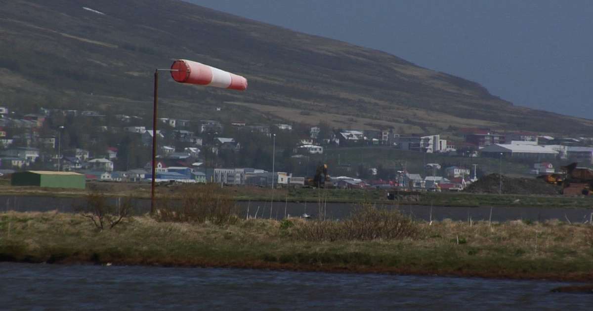 Lítilli flugvél hlekktist á í lendingu á Norðfirði