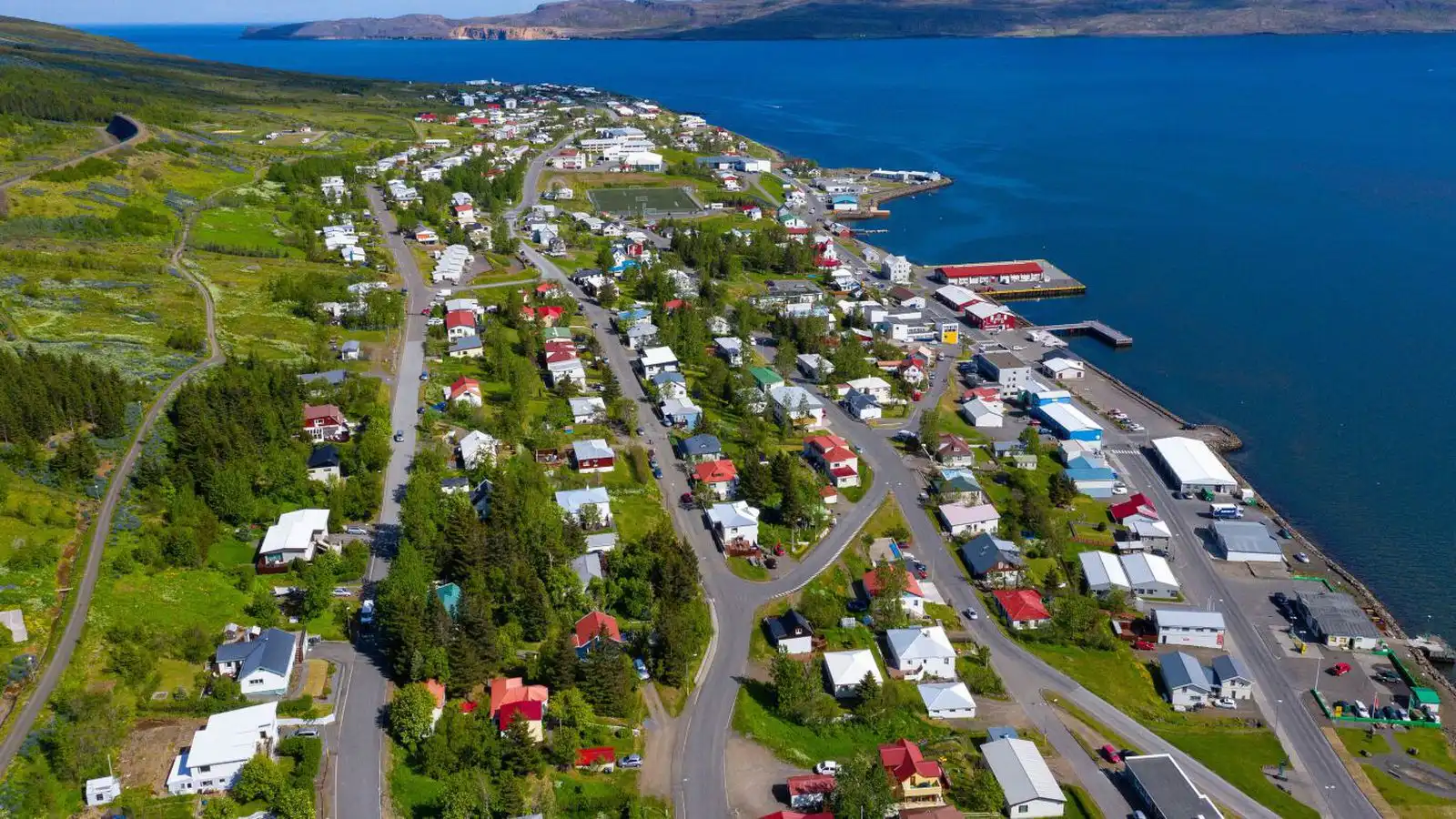 Lítilli flug­vél hvolfdi við lendingu - Vísir