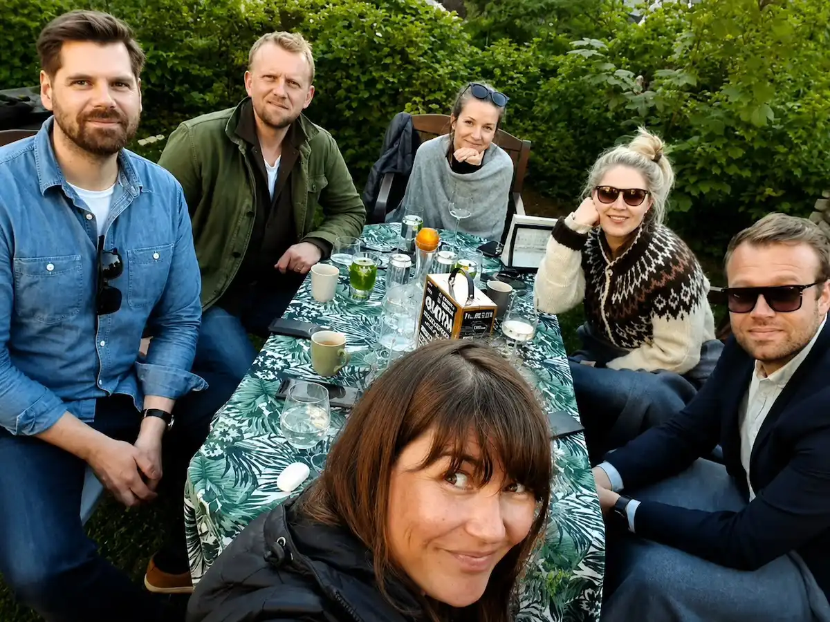 Ljósmyndin af Helga og Þórði Snæ í síma skipstjórans