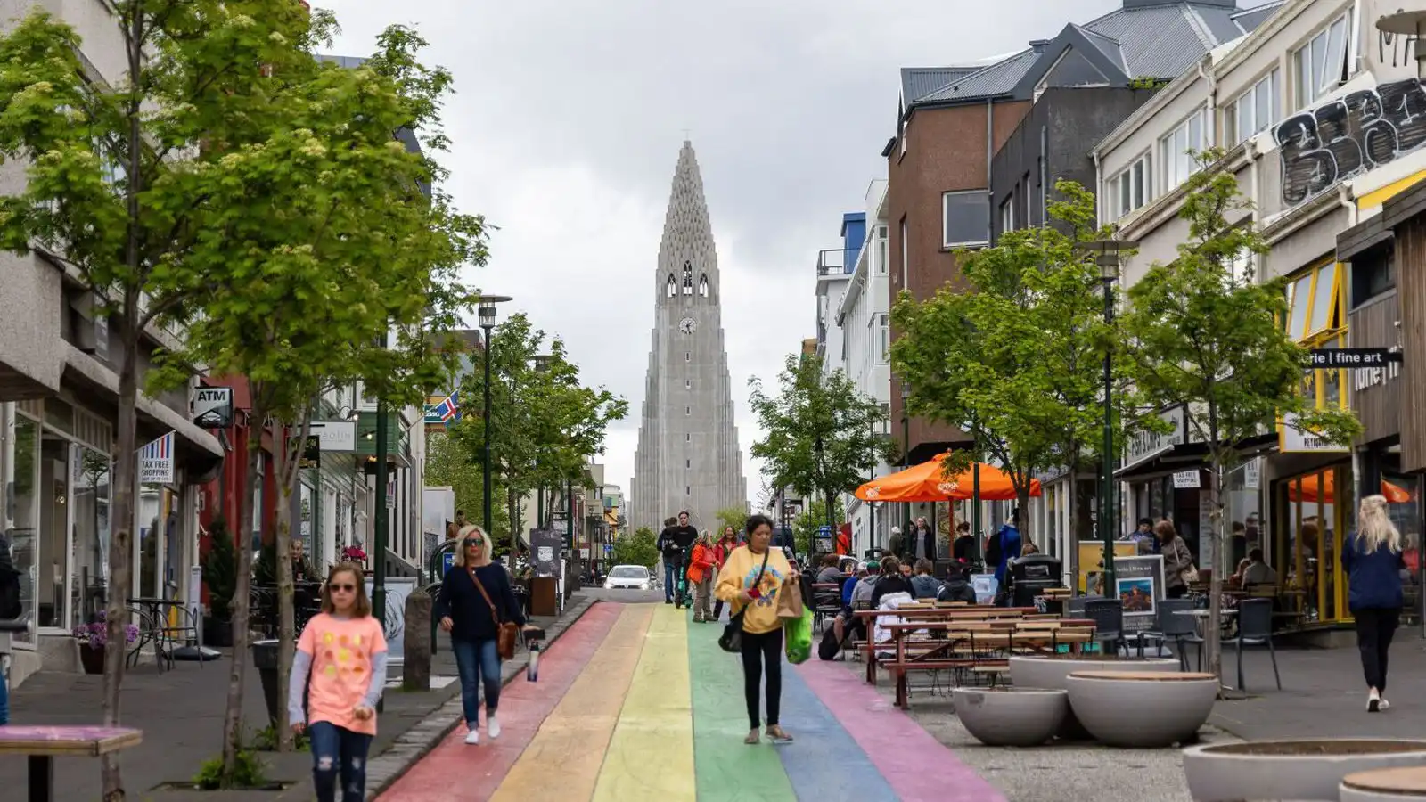 Lögðu her­bergið í rúst og létu sig hverfa - Vísir