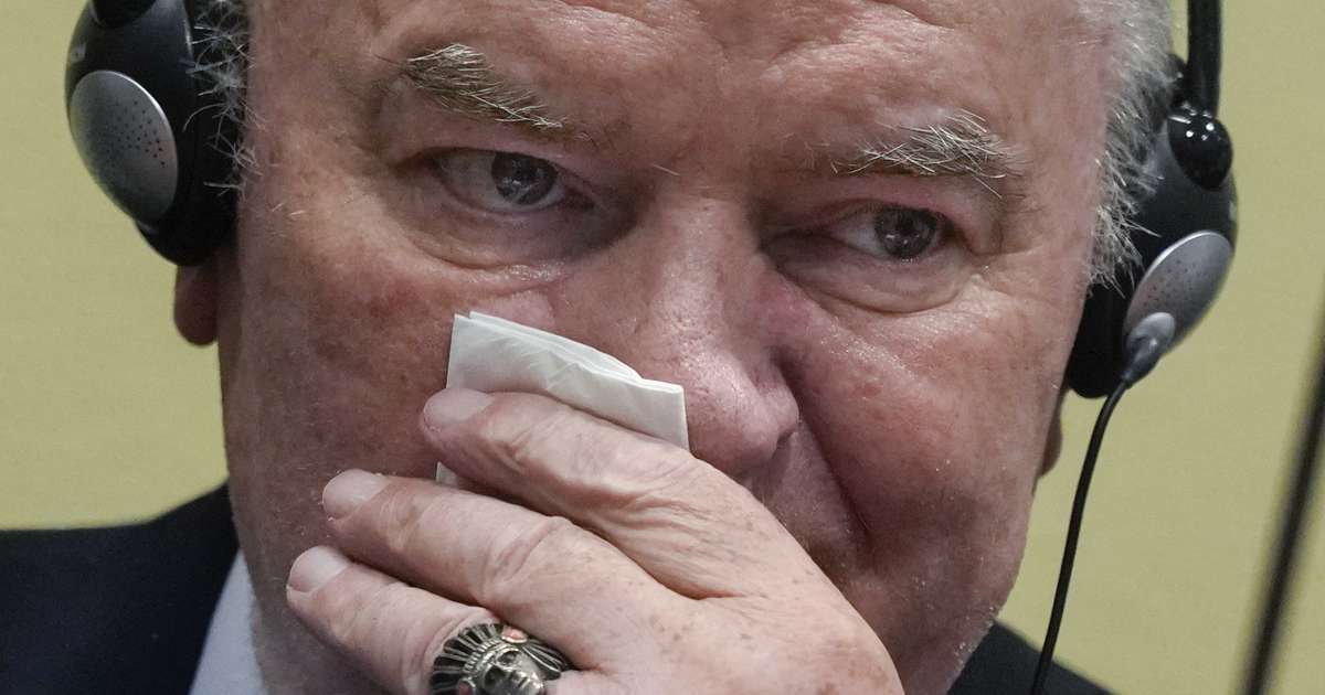 Lögmenn Mladić segja hann við dauðans dyr og krefjast lausnar hans úr fangelsi