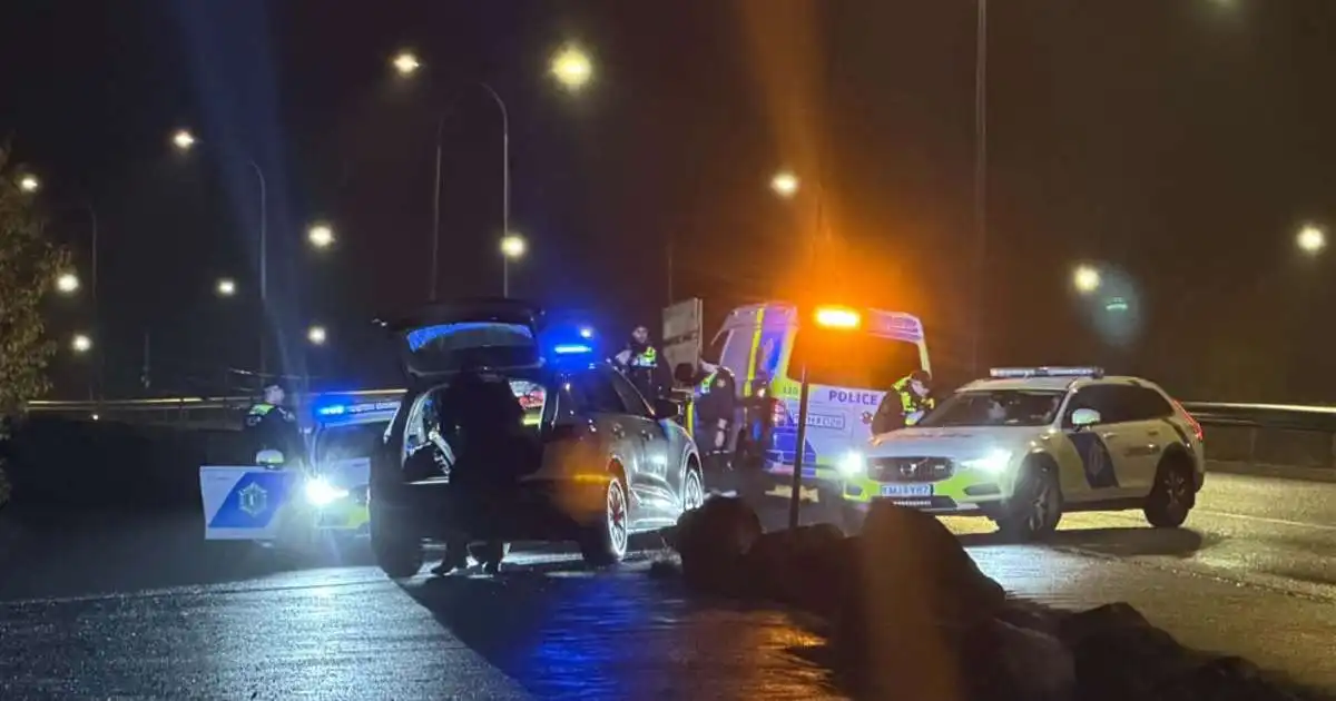 Lögregla með talsverðan viðbúnað í Auðbrekku