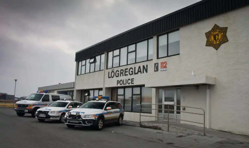 Lögreglan svarar gagnrýni sjónarvottar vegna alvarlegs atviks í kirkjugarði - „Beiting rafvarnarvopns var besti valkosturinn“ - DV