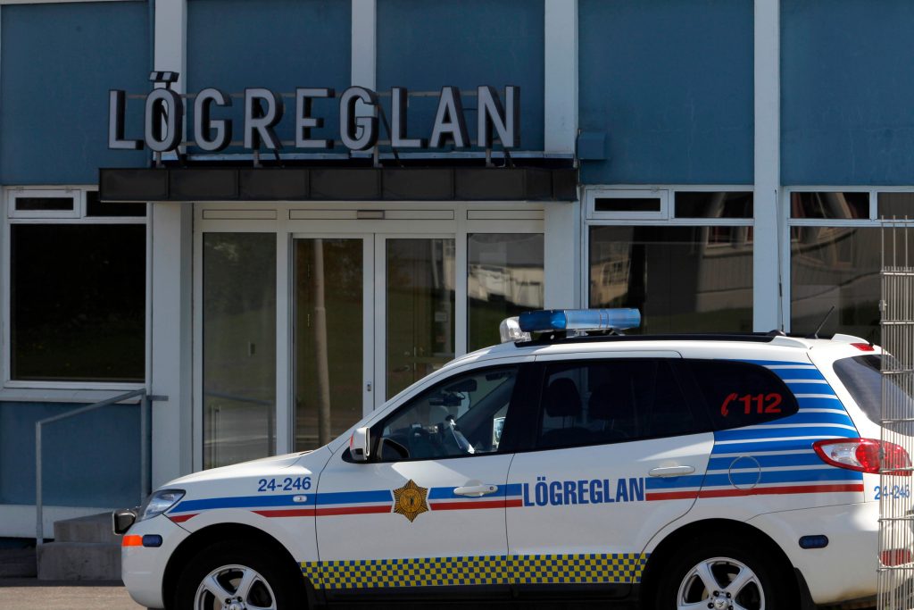 Lögregluaðgerðin á Akureyri: Íbúi í götunni segir lögregluútköll á staðinn vera regluleg - DV