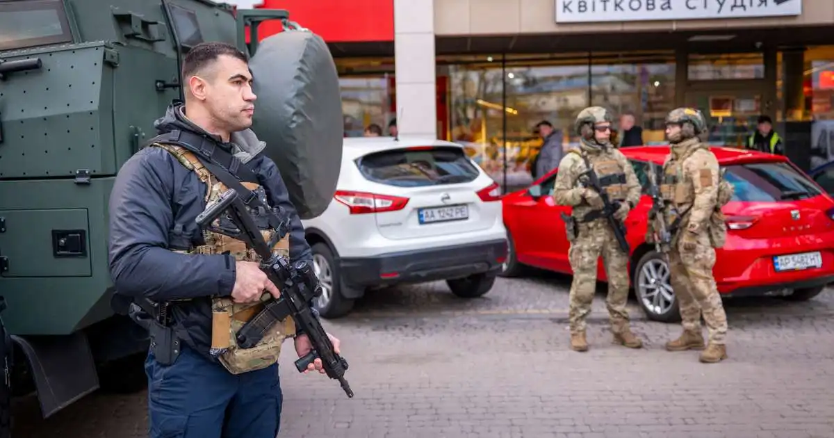Lögreglumenn grunaðir um að flýja vettvang skotárásar í Kyiv