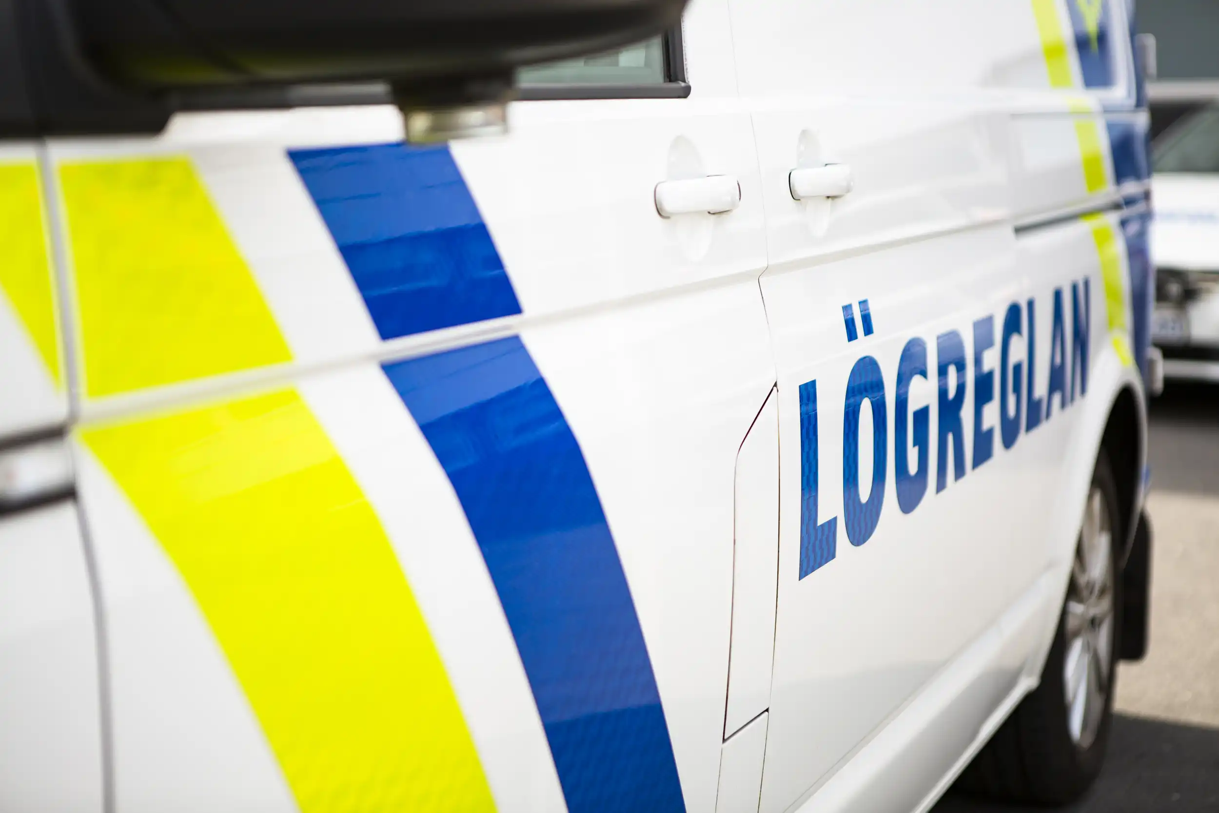 Lögreglunemi sakaður um ósæmilegt látbragð í forgangsakstri