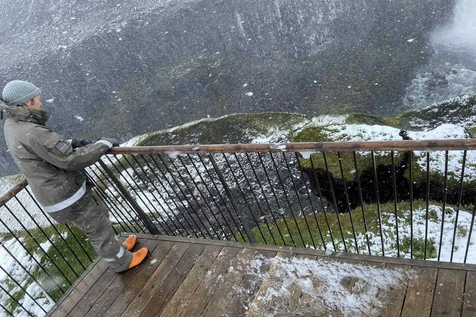 Loka svæðinu eftir að víðfeðmt sprungunet var afhjúpað - MBL.IS