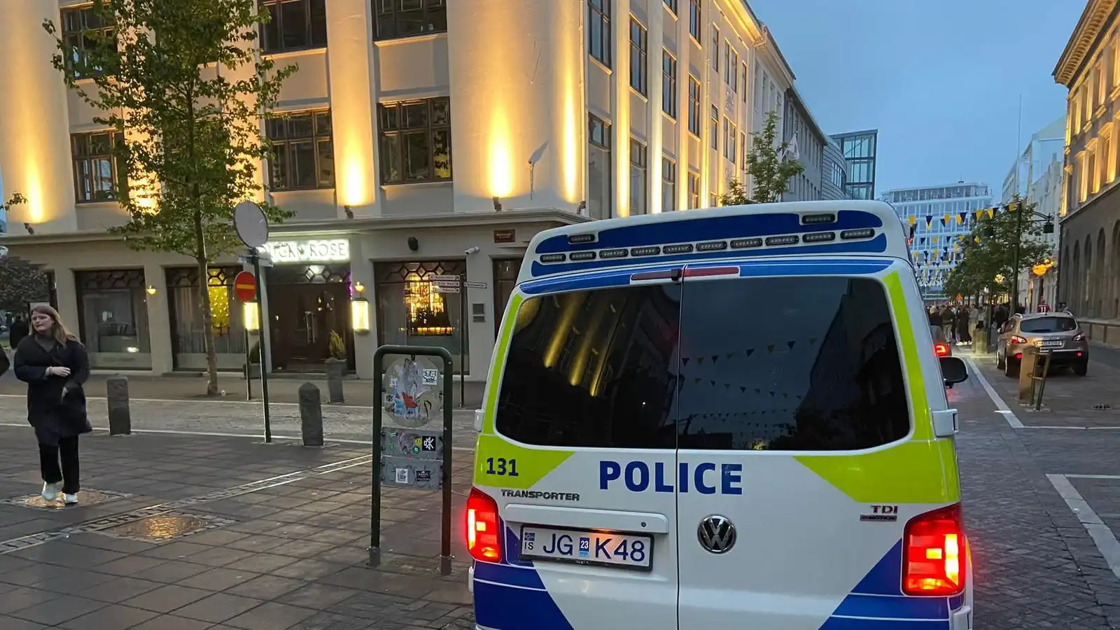 Lokað vegna skorts á starfs­leyfi - Vísir