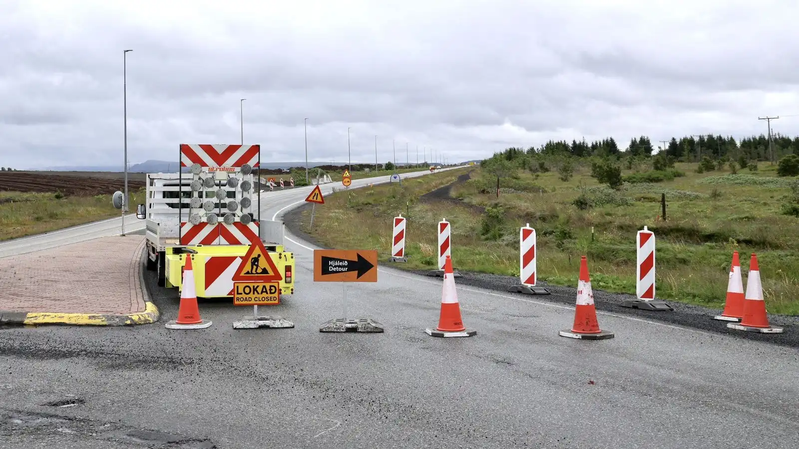 Lokuð ak­rein á Suður­lands­vegi og kvik­mynda­tökur á Krýsuvíkurleið - Vísir