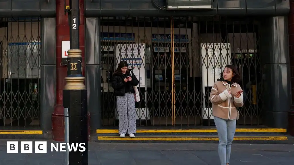 London Tube strikes go ahead after talks break down
