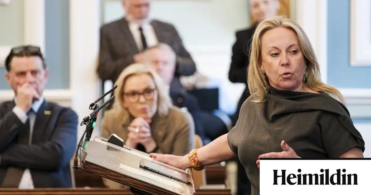Lýstu áhyggjum af herskyldu, forræði og auðlindum Íslendinga