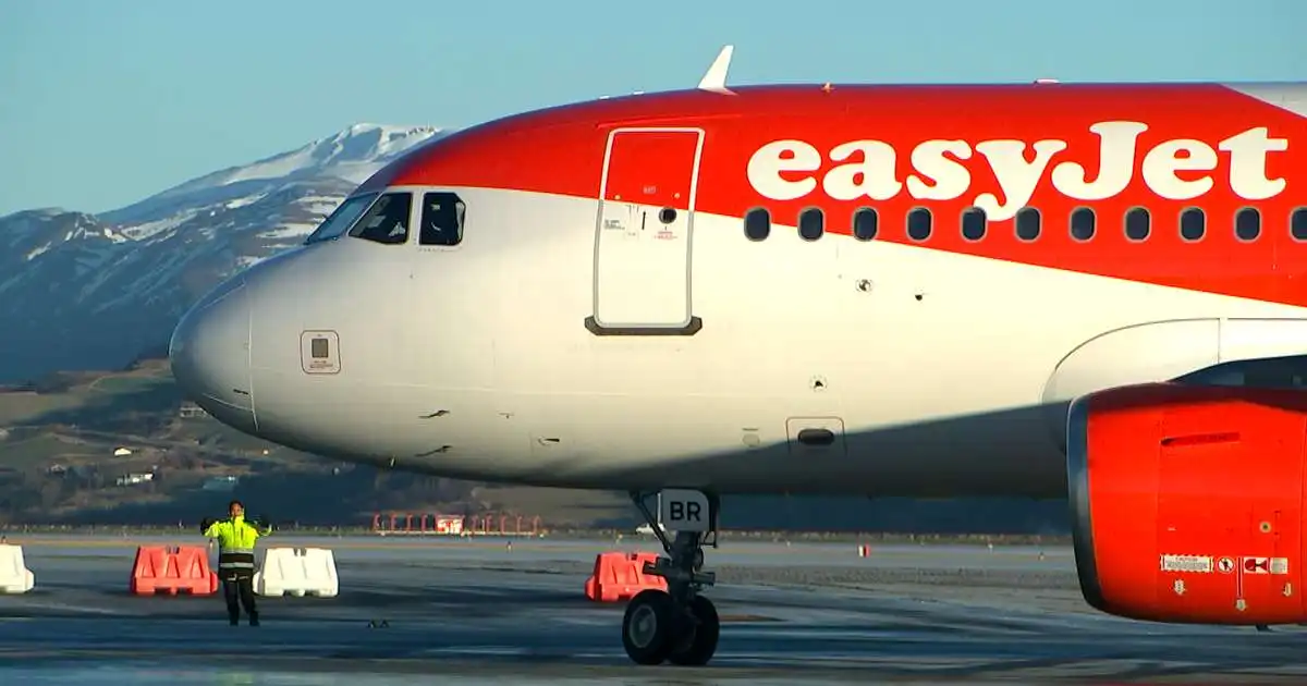 Lýstu yfir rauðu óvissustigi þegar flugmaður missti meðvitund