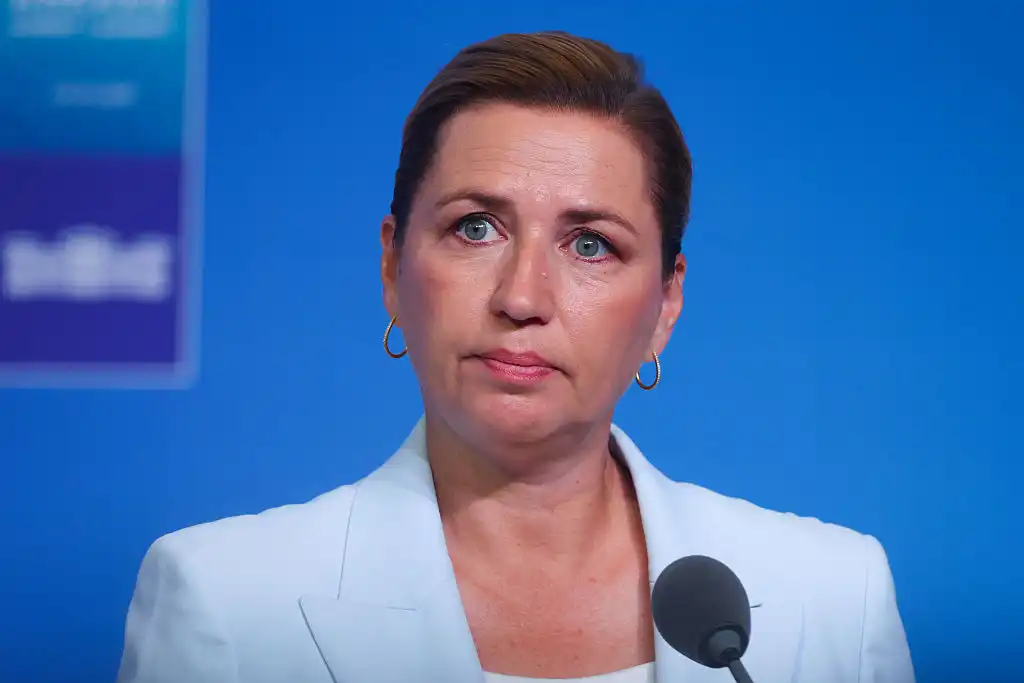Lýtalæknir bauðst til að „laga“ nefið á Mette – Hún lét hann heyra það