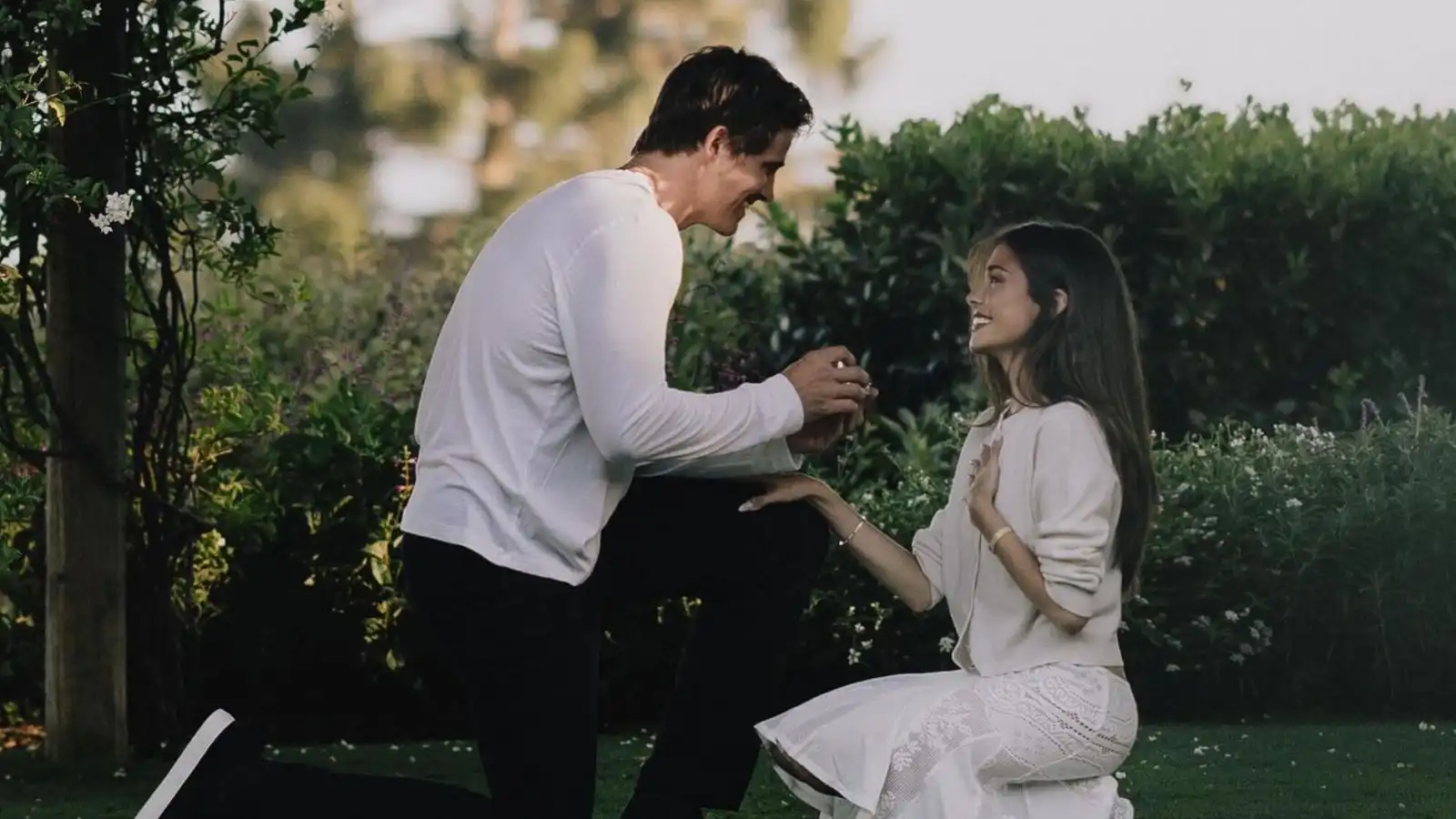 Madison Beer trú­lofast NFL-kappa - Vísir