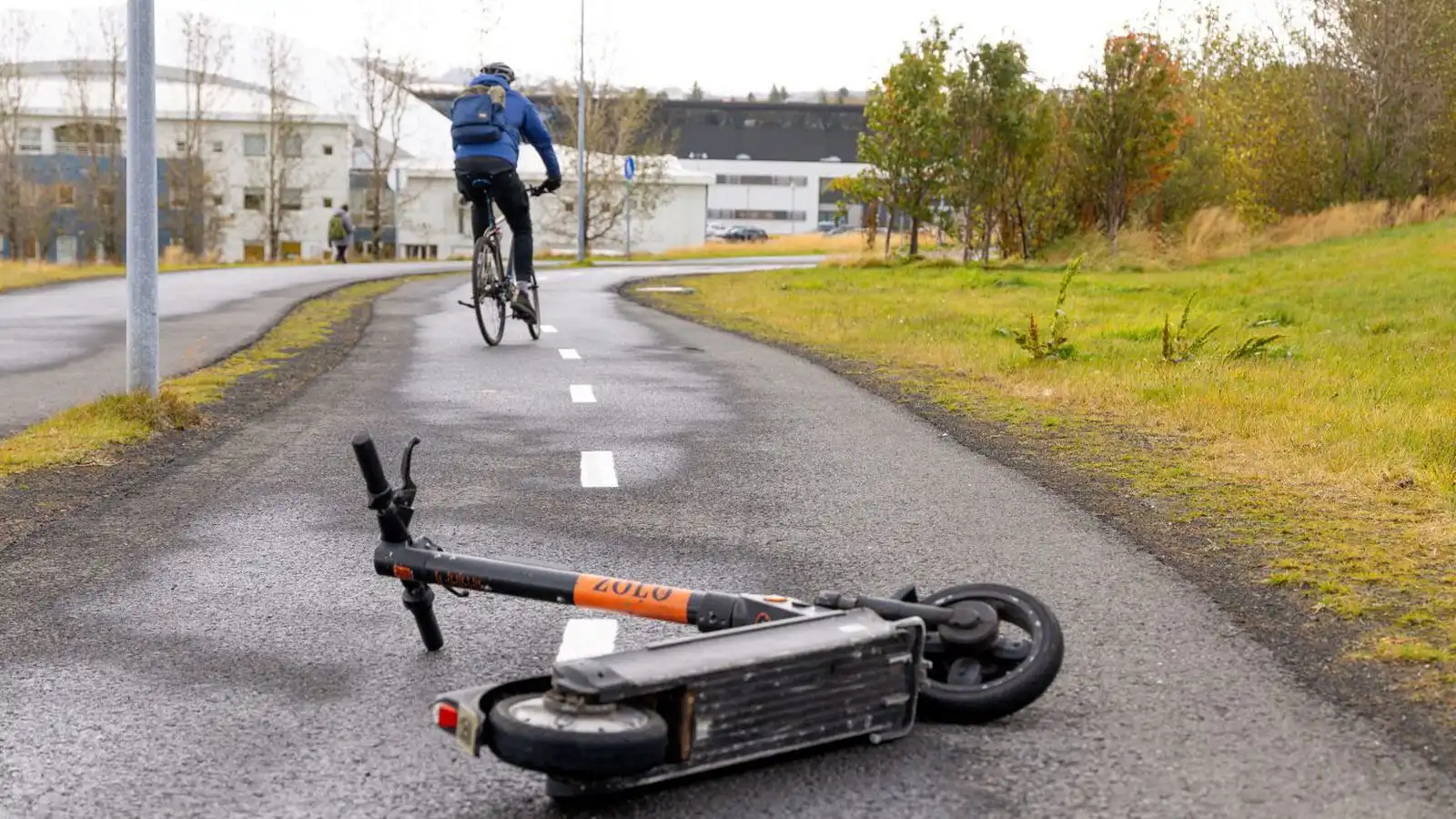 Maður á rafskútu rass­skellti hlaupakonur - Vísir
