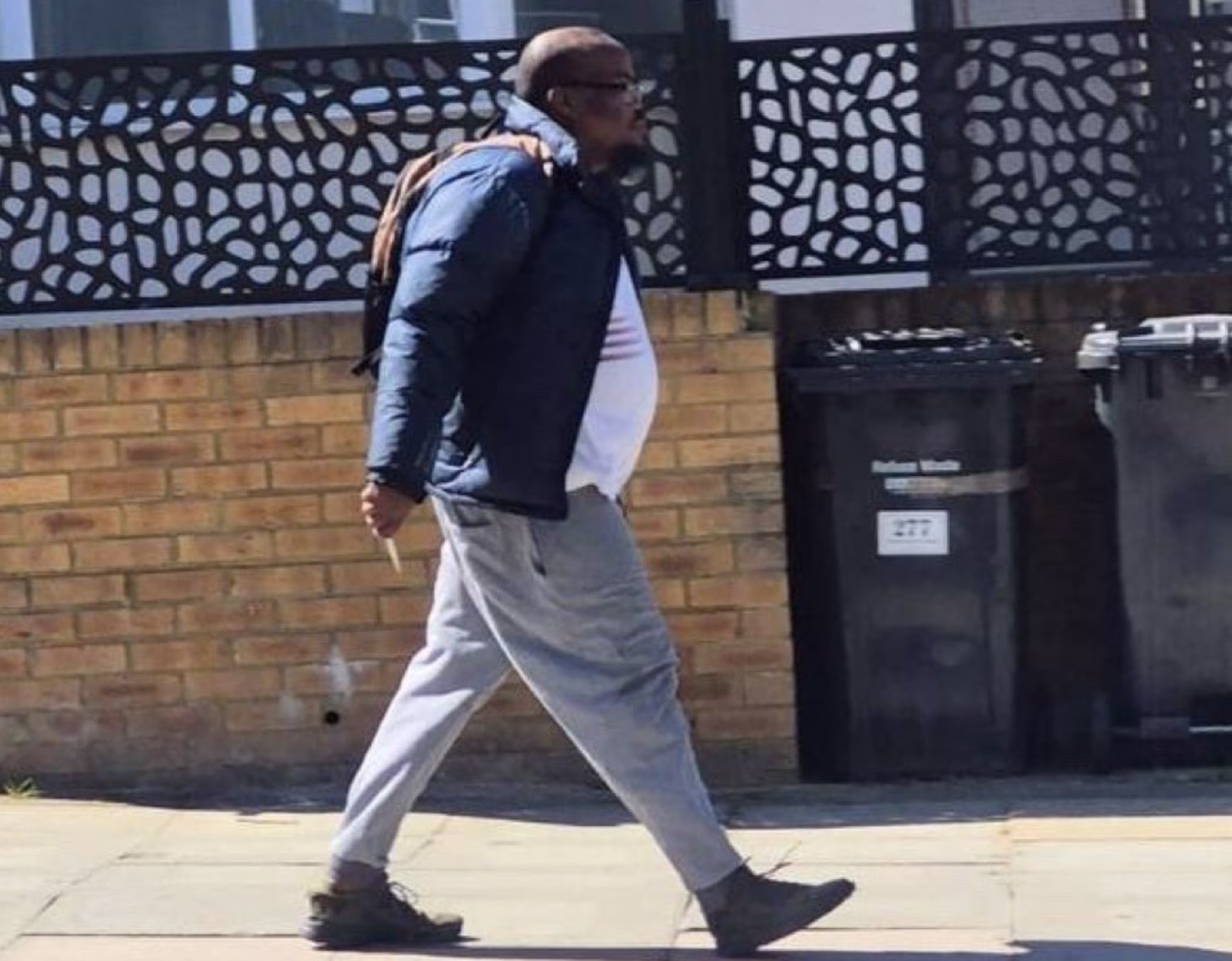 Maður ræðst á og stingur gyðinga í London – Myndbönd þegar árásarmaðurinn lætur til skarar skríða og þegar hann er handtekinn