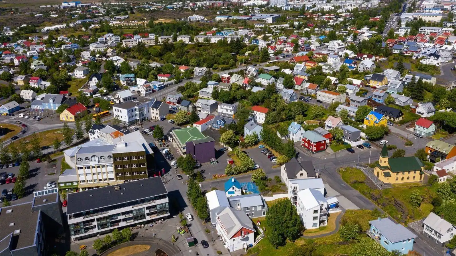 Maðurinn með hnífinn enn ó­fundinn - Vísir
