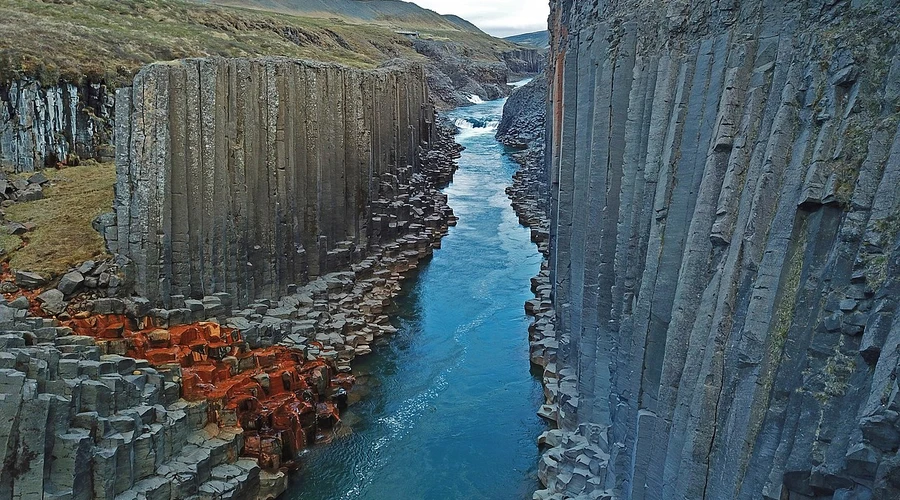 Maðurinn sem féll í Stuðlagil var pólskur