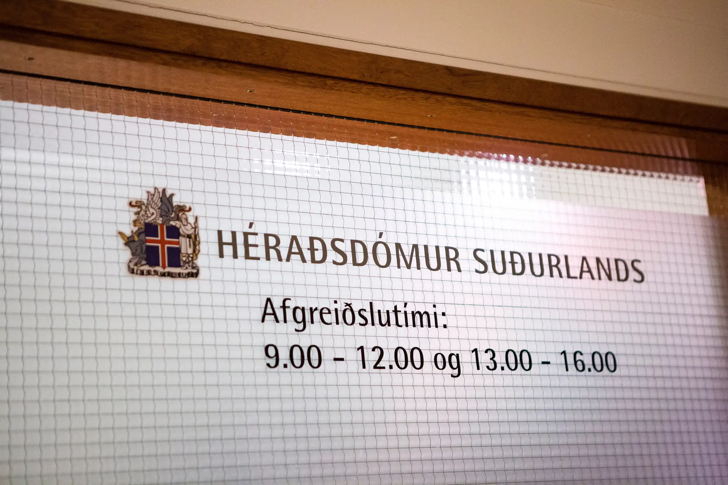 Mætti ekki fyrir dóm þrátt fyrir að hafa valdið alvarlegu umferðarslysi á Suðurlandsvegi