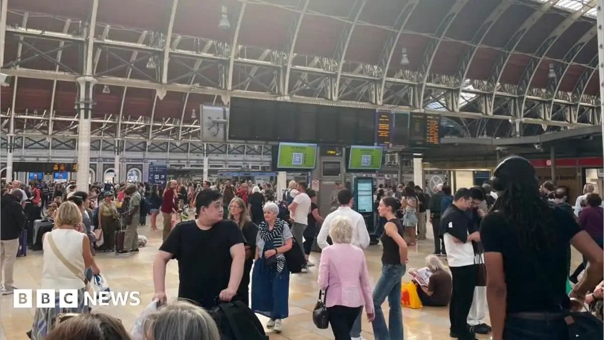 Major disruption as grass fire hits Heathrow train links