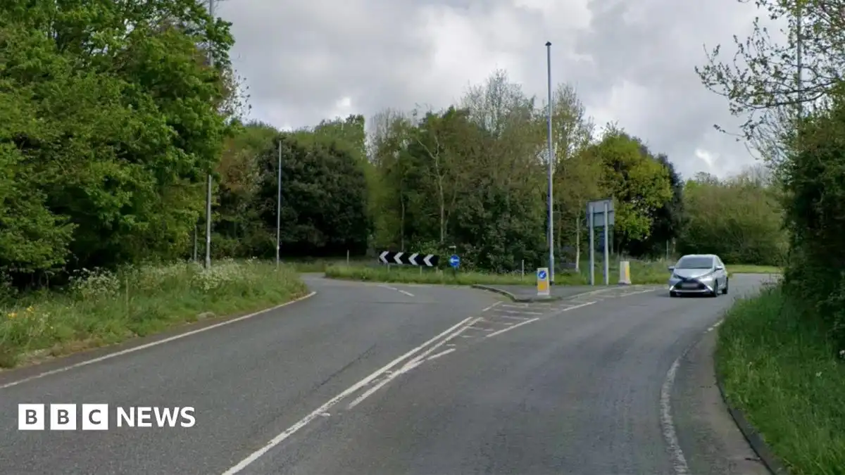 Major incident declared in Kidwelly after bus crash