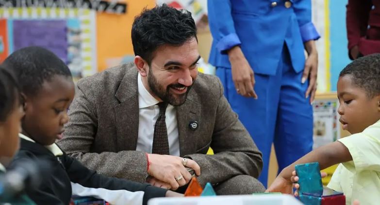 Mamdani bannar gervigreind í skólum New York - „Börn þurfa kennara sína og mannleg tengsl til að læra og vaxa“