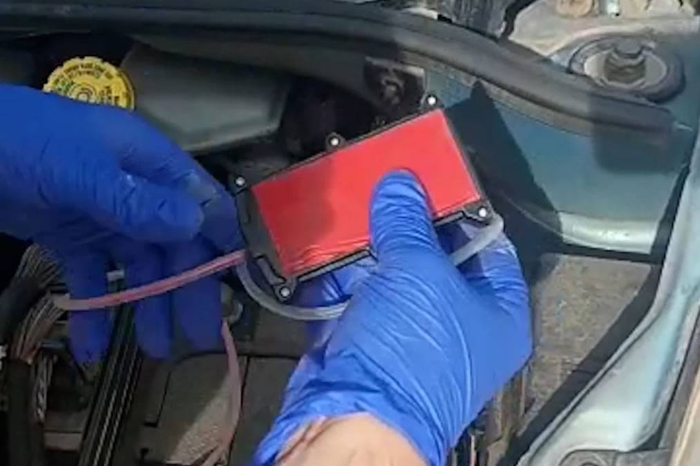 Man arrested in south Tenerife for stalking ex-partner and fitting a tracking device to her car