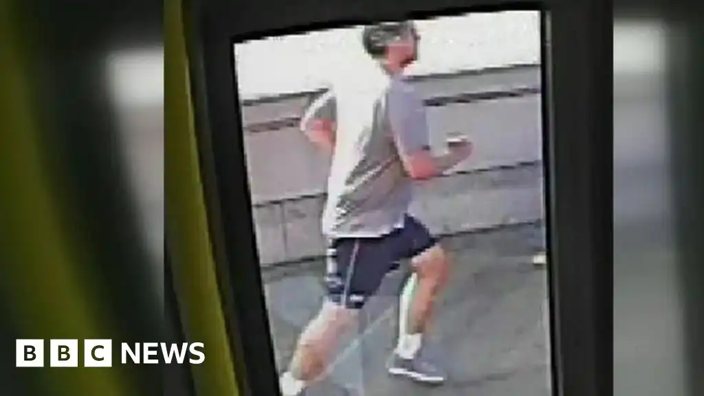 Man bailed after woman pushed into path of bus on Putney Bridge
