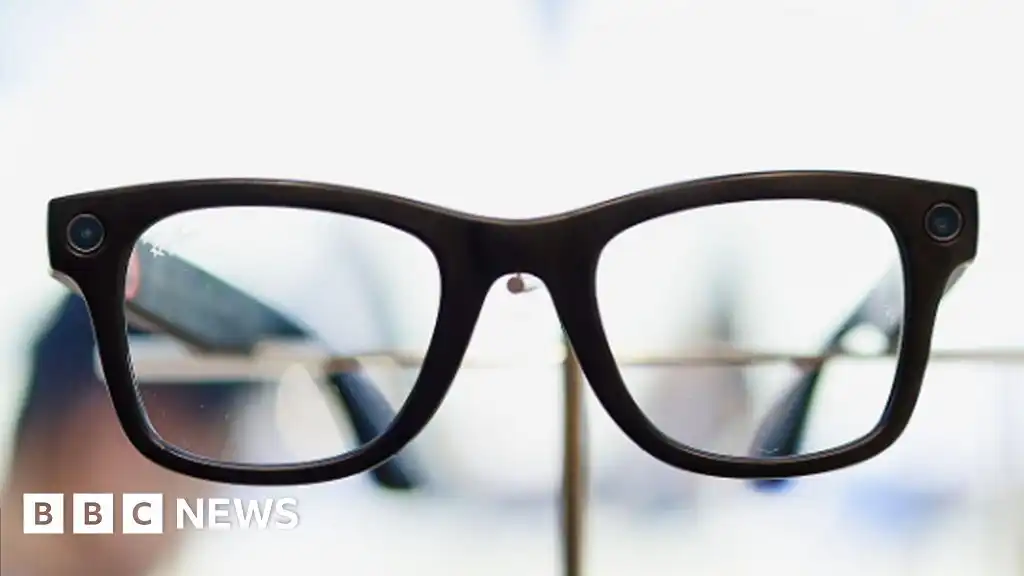 'Man in smart glasses filmed me in London then told me to pay'