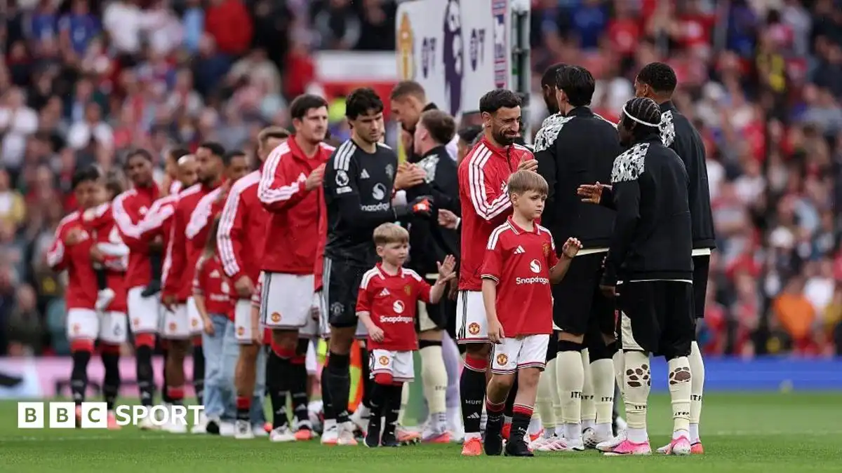 Man Utd pay tribute to 'proud Red' crash death officer PC Matthew Blades
