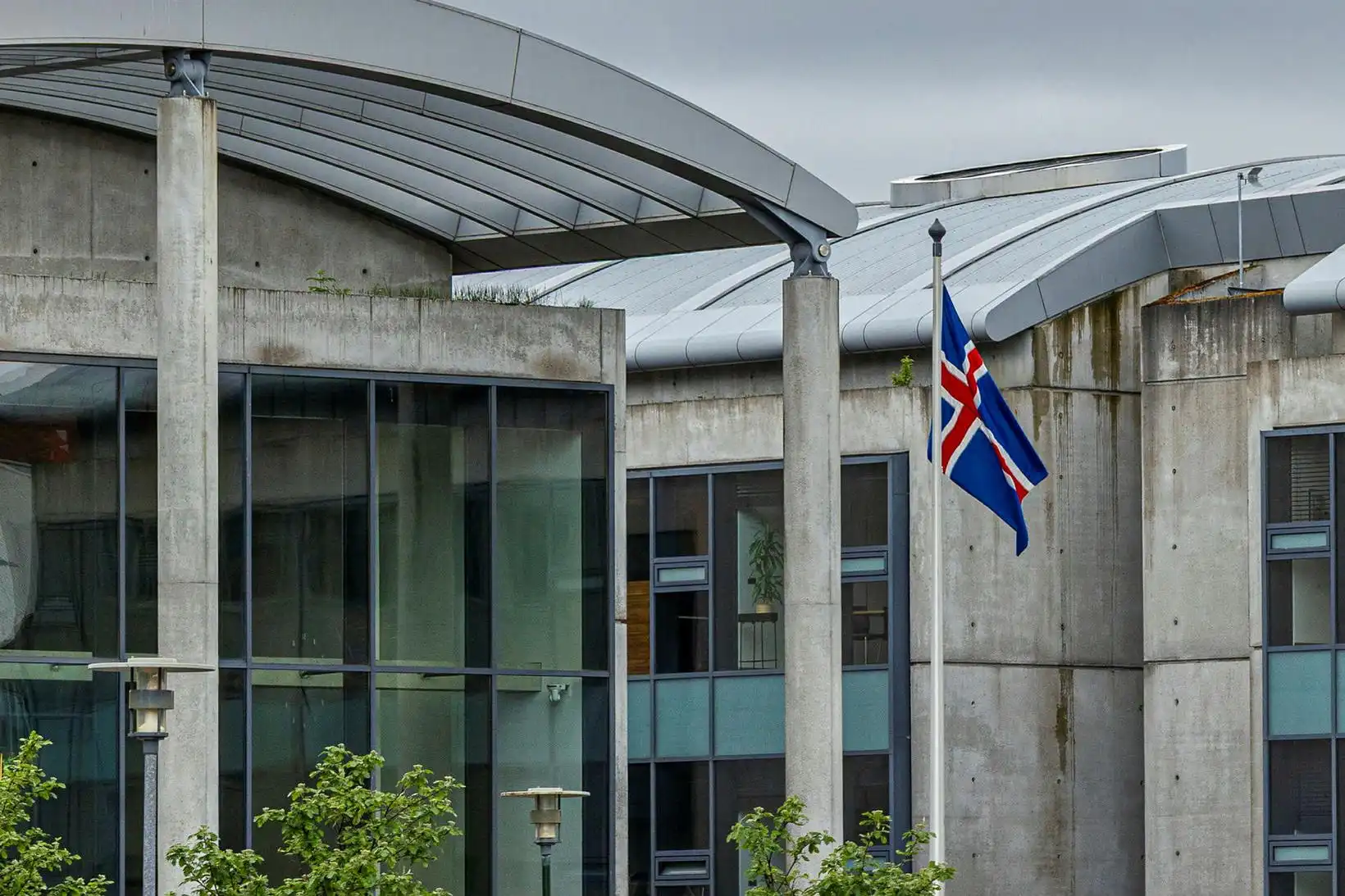 Mannréttindaskrifstofa einnig lögð niður - MBL.IS
