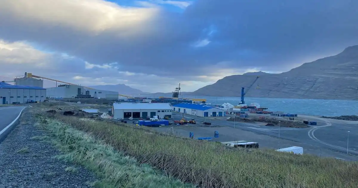 Marglyttum sem herjuðu á laxa á Reyðarfirði fækkar