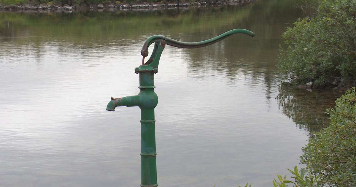 Mengað vatnsból vegna hraunrennslis meira mál en biluð lögn