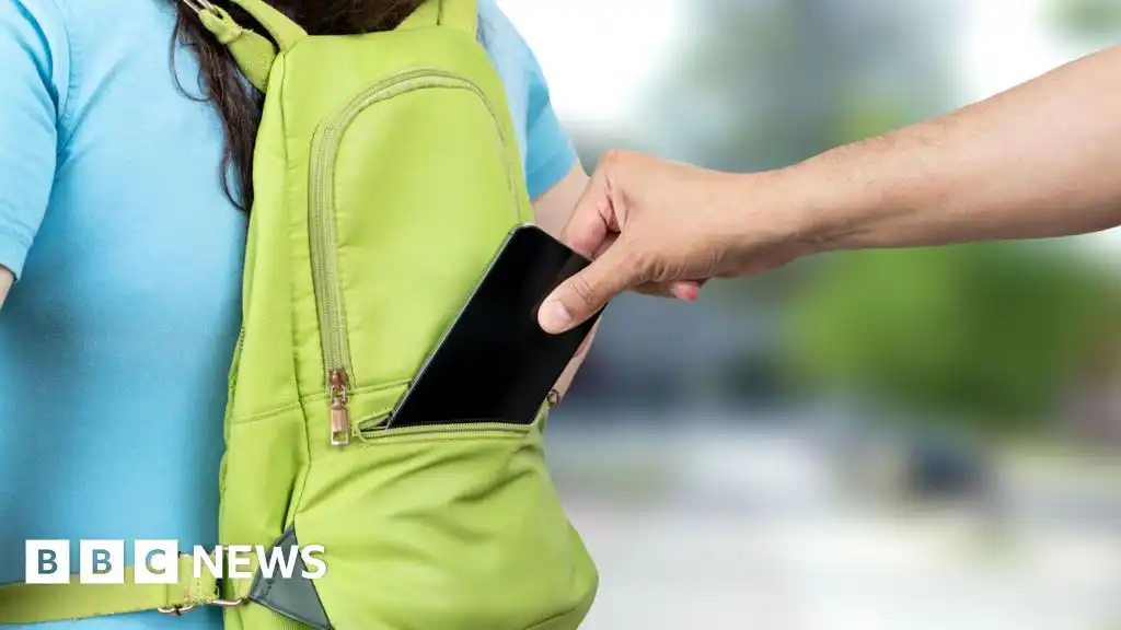 Met Police calls on tech firms to make stolen phones unusable