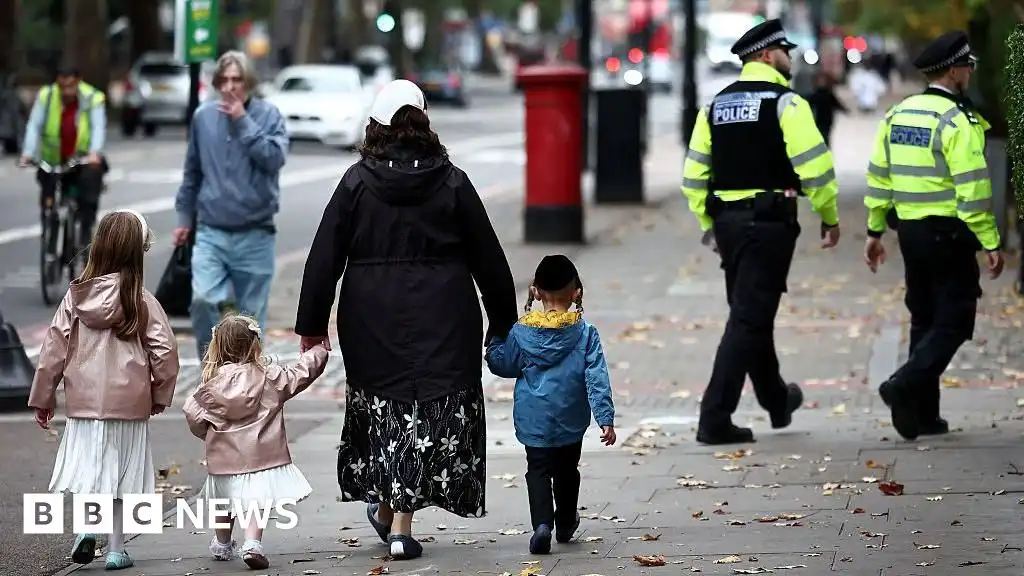 Met Police forms team after attacks on London's Jewish community