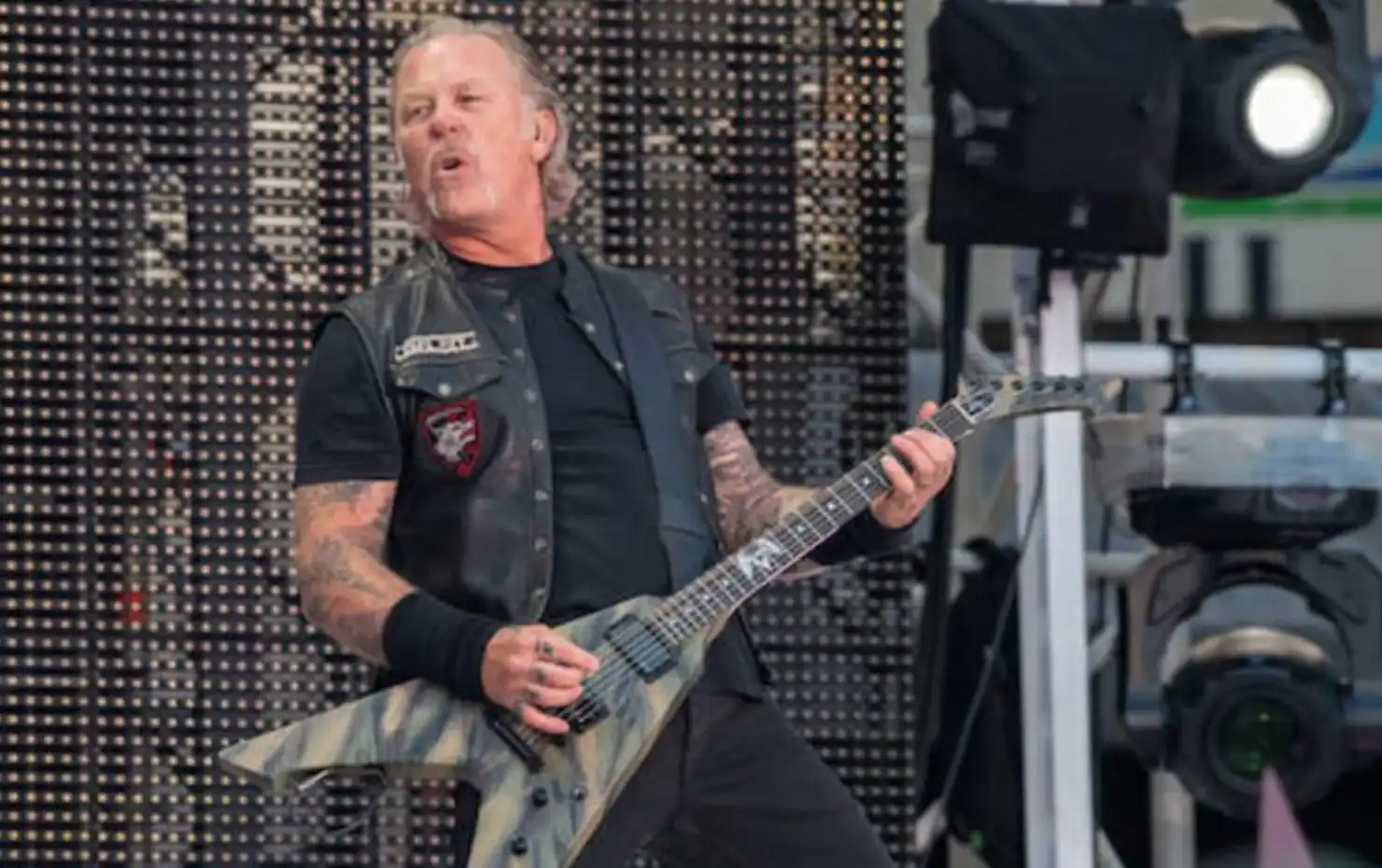 Metallica skýtur föstum skotum á tónlistamenn sem predika um pólitík á tónleikum sínum