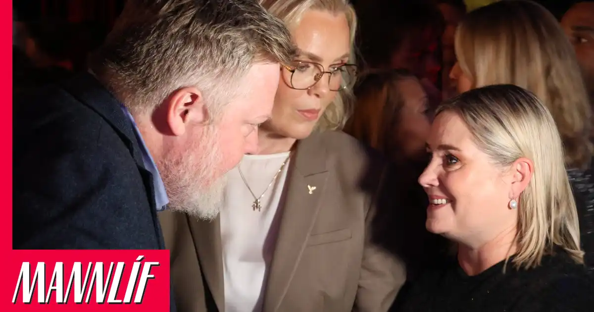 Mikil gleði og skálar á lofti hjá Nei-fólkinu